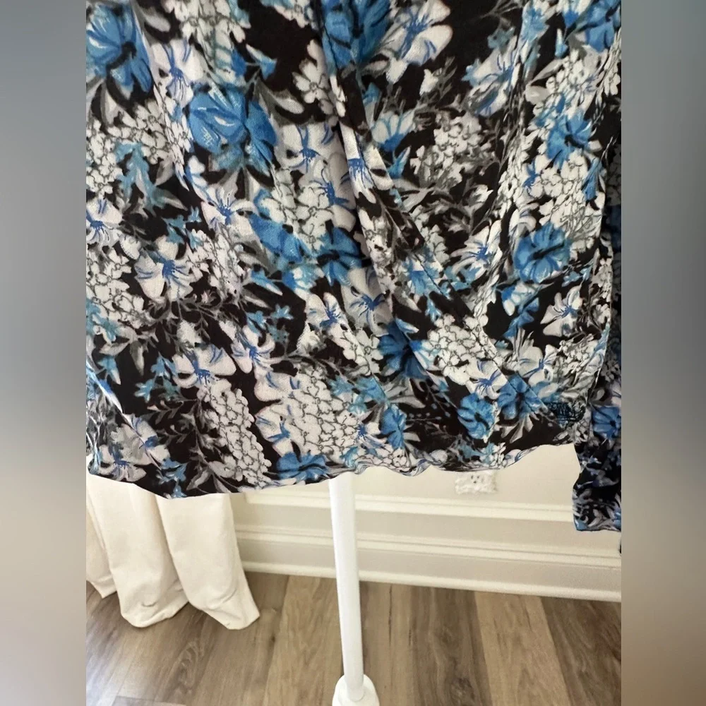 Velvet by Spencer & Graham Floral Blouse - Picture 7 of 11